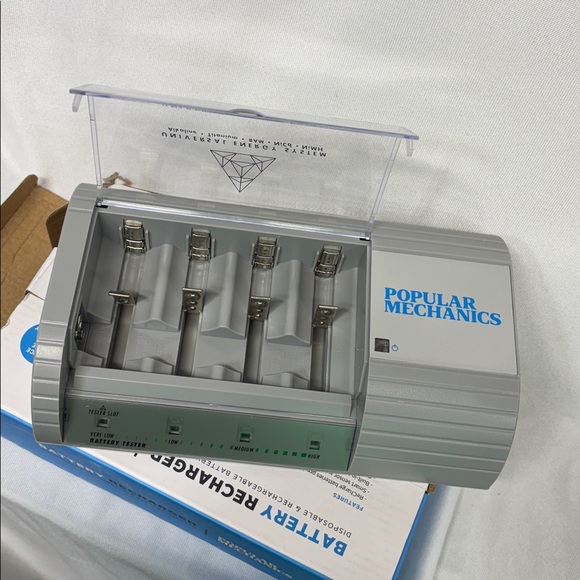 Popular Mechanics Battery Recharger disposable & rechargeable battery charger - Picture 12 of 14